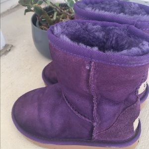 Perfect for a Adorable Toddler !!! Purple UGG💕